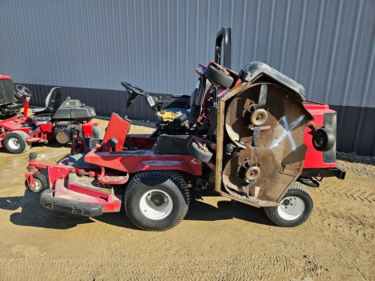 #155-•-toro-ground-master-4000d-4x4-wide-area-mower-image-2