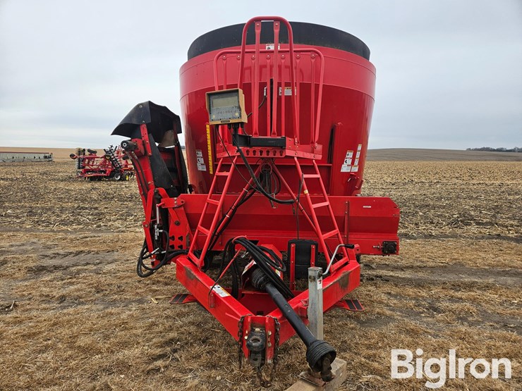 new-direction-804-series-4-vertical-feed-mixer-wagon-w/scale-image-2