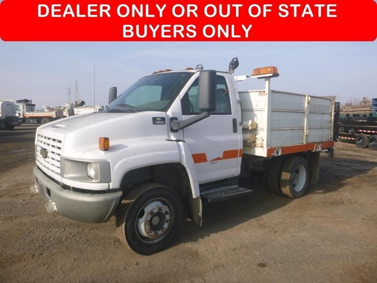 2005-chevrolet-4500-flatbed-truck-image-1