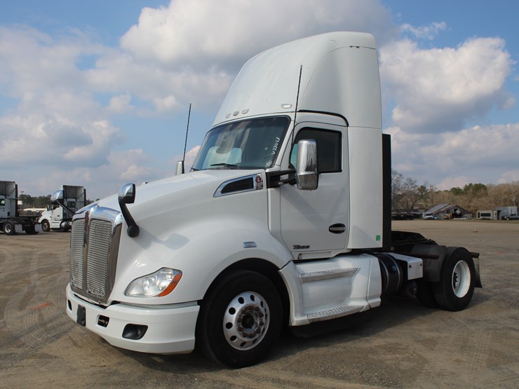2020-kenworth-t680-image-17