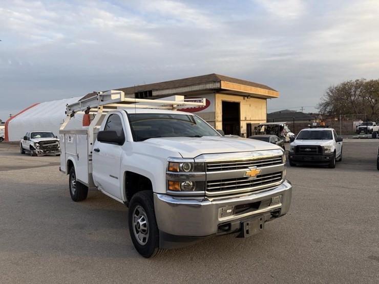 2016-chevrolet-silverado-2500-image-2