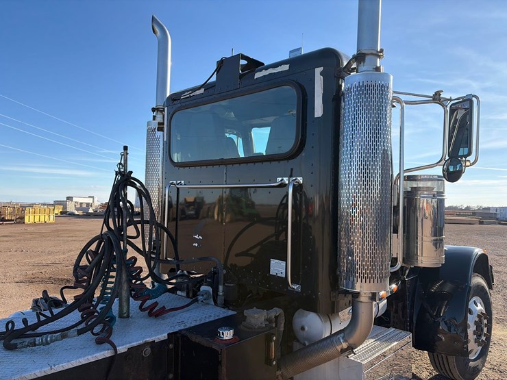 2007-peterbilt-379-image-9