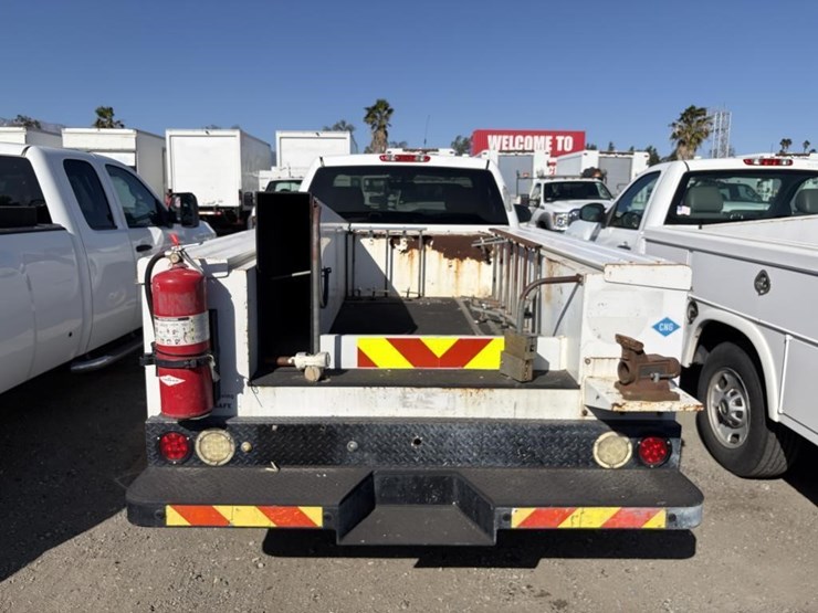 2011-chevrolet-2500-image-6