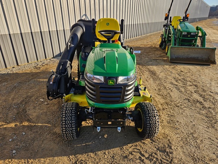 2019-john-deere-x738-image-8