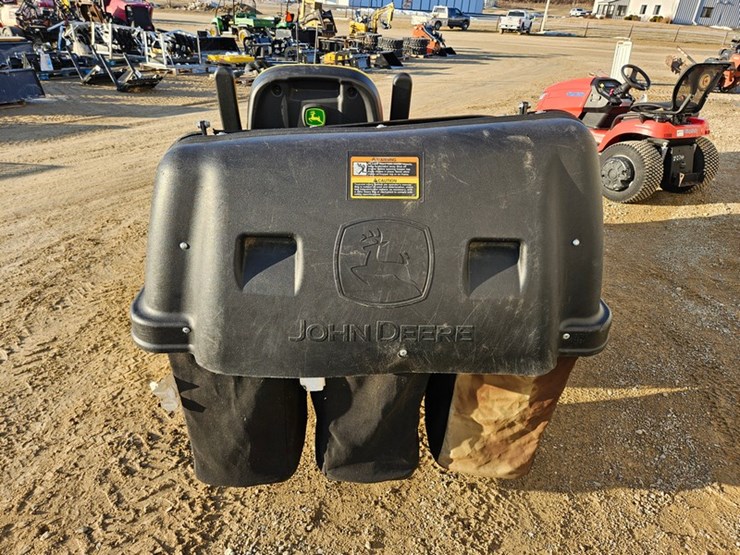 2019-john-deere-x738-image-4