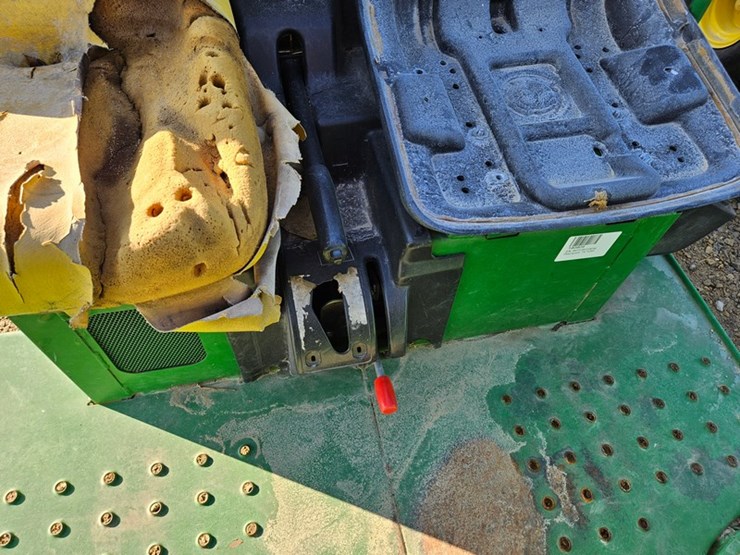 john-deere-turf-gator-image-9