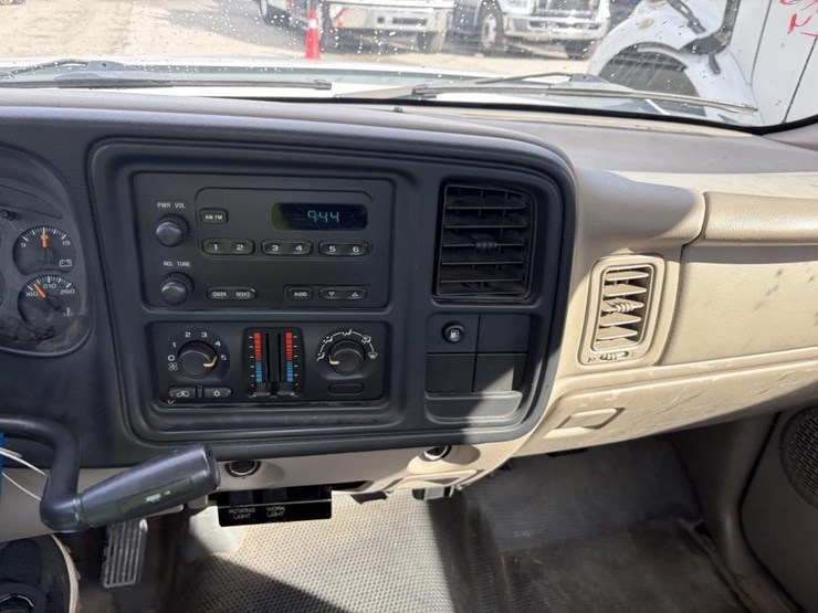 2005-chevrolet-silverado-2500-image-14