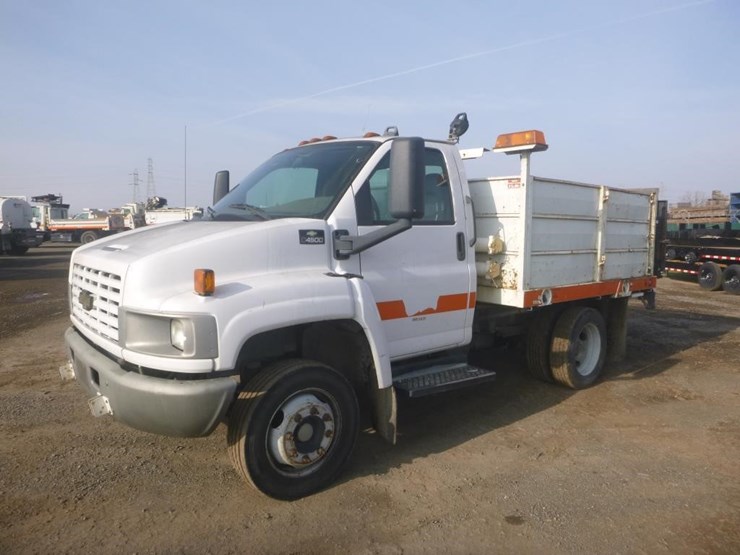 2005-chevrolet-4500-flatbed-truck-image-2