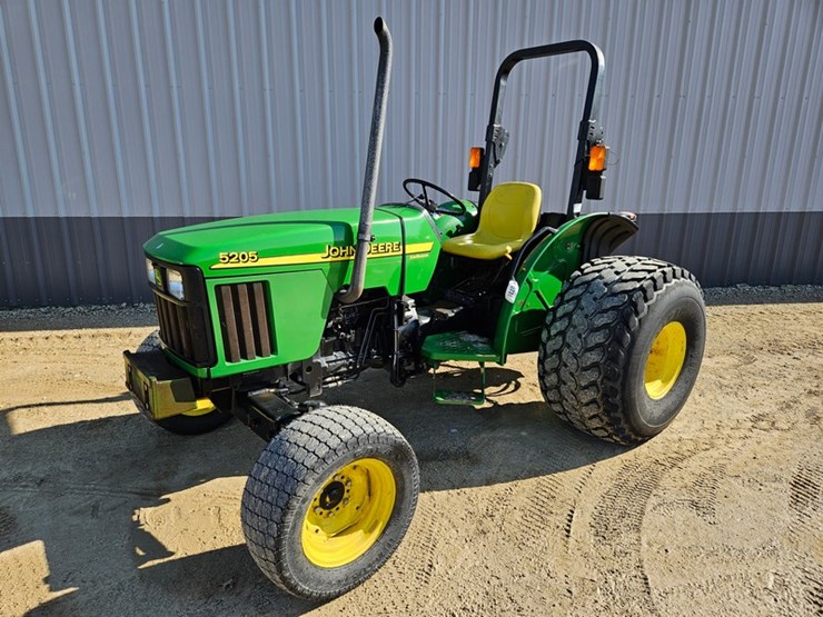 john-deere-5205-image-1