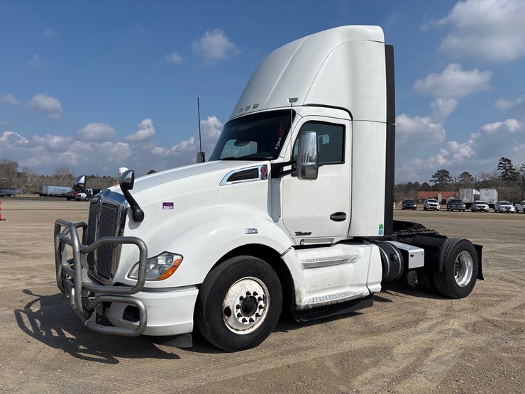 2020-kenworth-t680-image-1