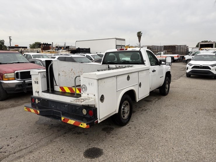 2009-chevrolet-2500-image-3