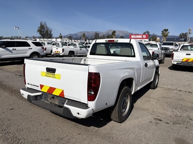 2011-chevrolet-colorado-image-3