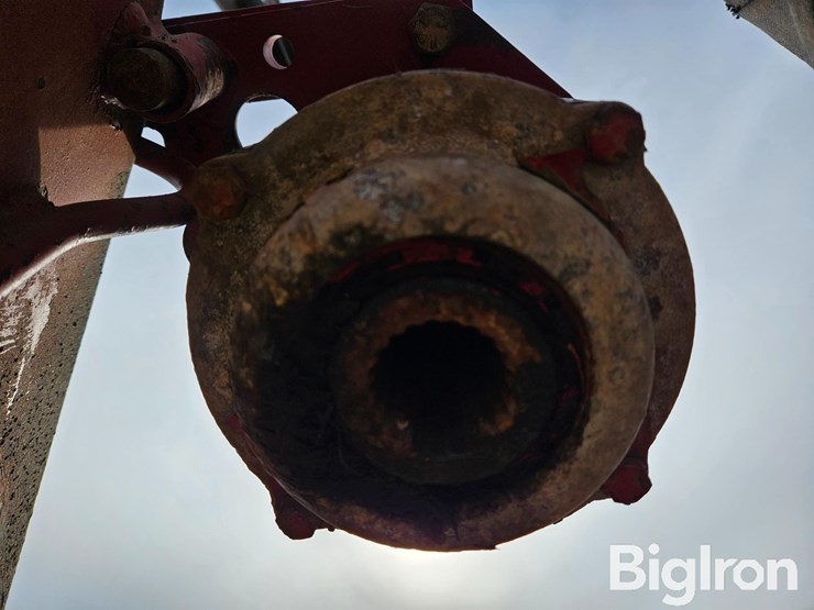 new-holland-116-image-12