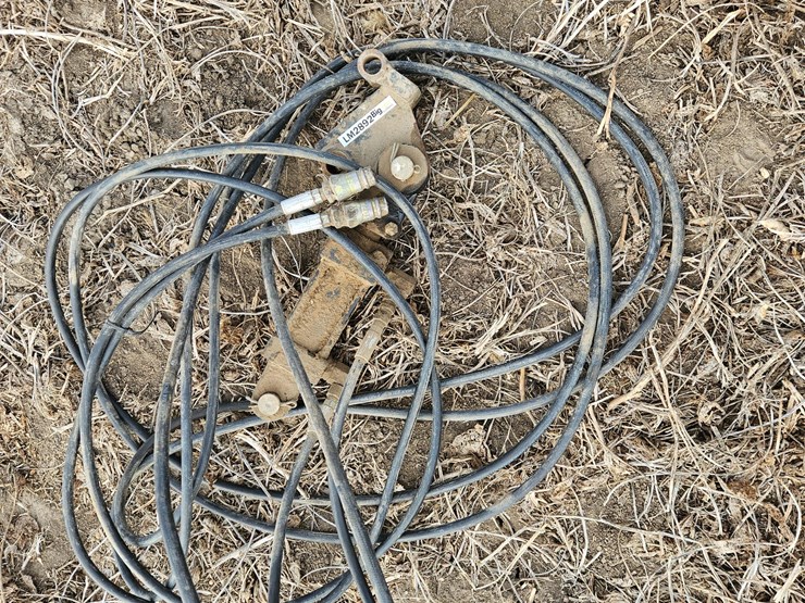 hydraulic-cylinder-&-hoses-image-1