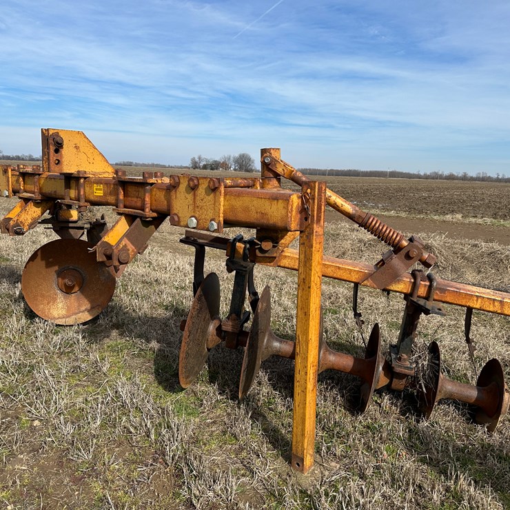 #39193 • Levee Plow