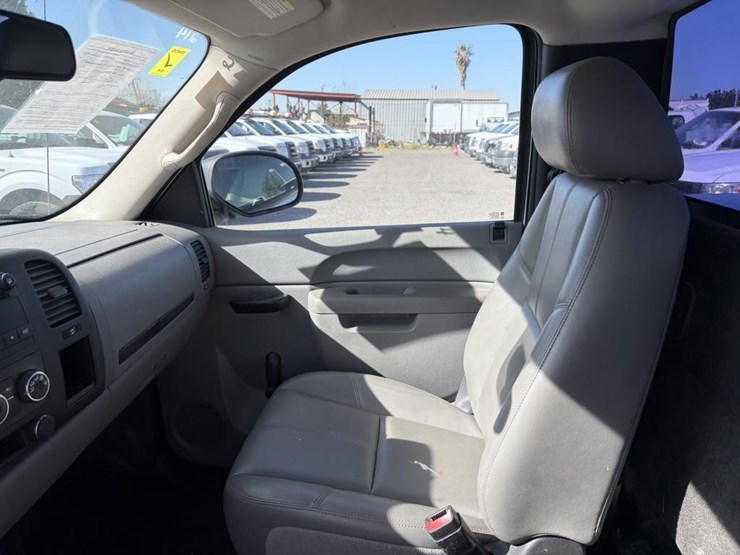 2011-chevrolet-1500-image-14