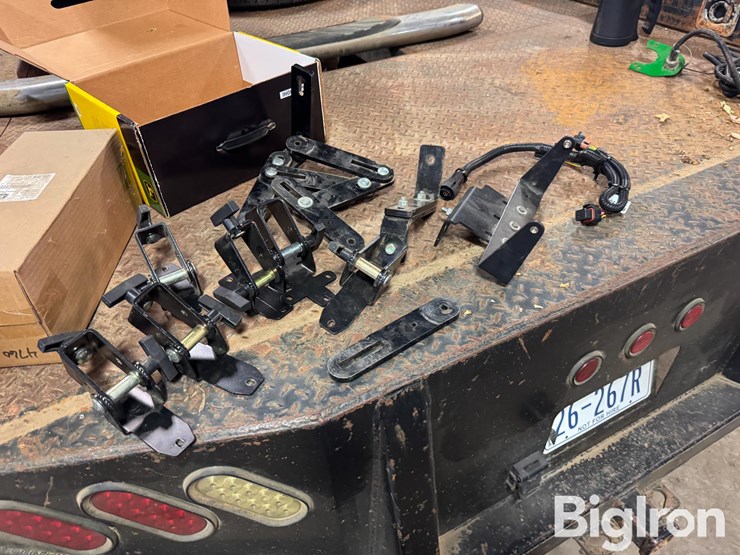 tractor-monitor-brackets-&-2630-harness-image-3