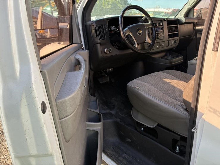 2008-chevrolet-express-3500-image-13