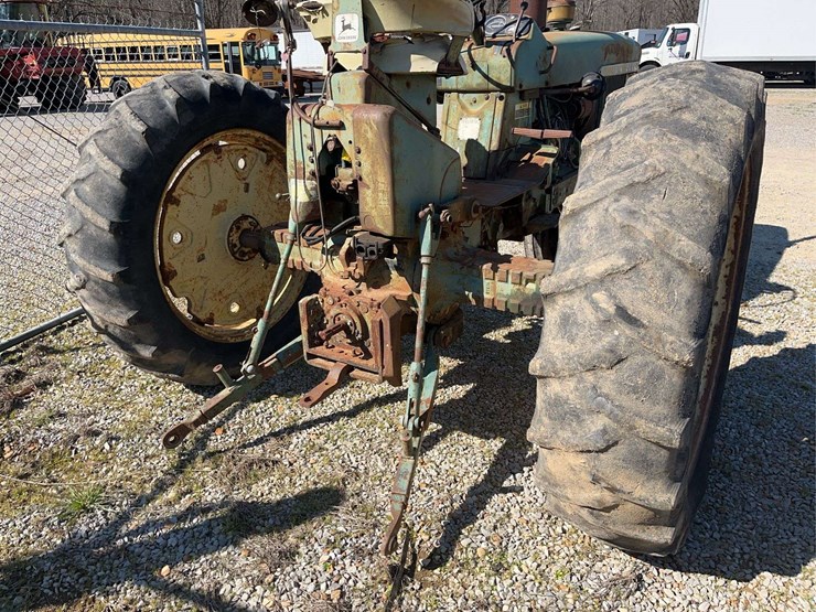 john-deere-3010-image-7