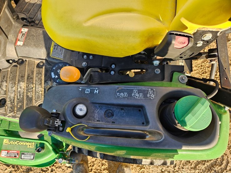 2018-john-deere-1025r-image-21