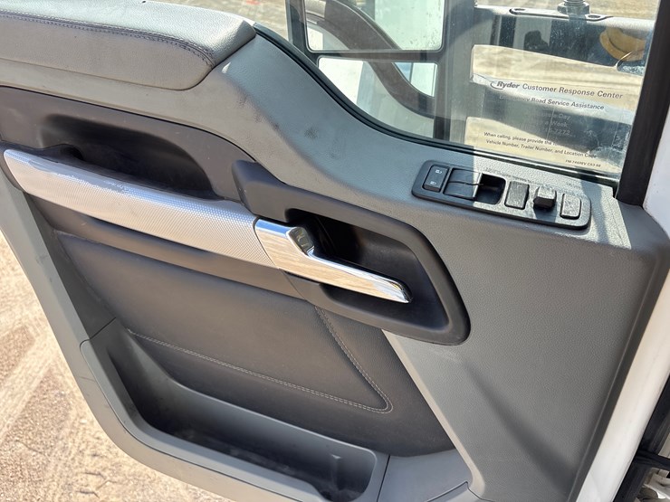 2006-kenworth-t680-image-13