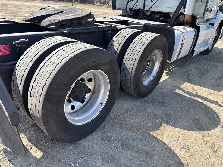 #212-•-2020-volvo-truck-tractor-image-7