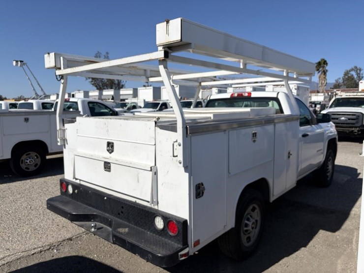 2017-chevrolet-2500-image-3