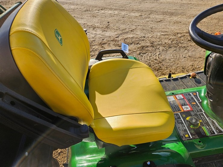 2019-john-deere-x738-image-19