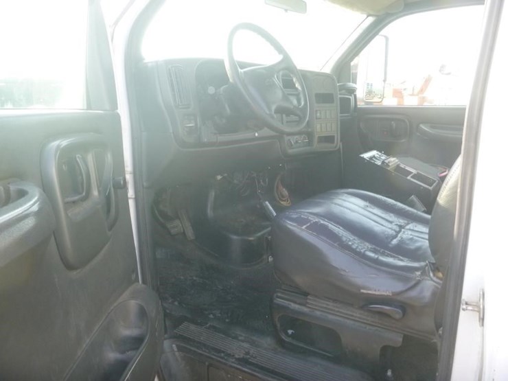 2005-chevrolet-4500-flatbed-truck-image-9