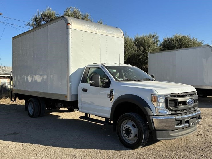 2022-ford-f450-xl-image-2