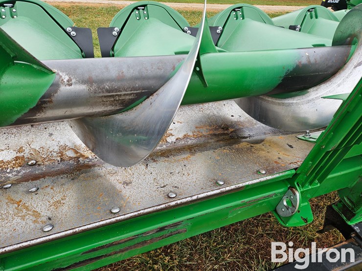 2017-john-deere-608c-image-10