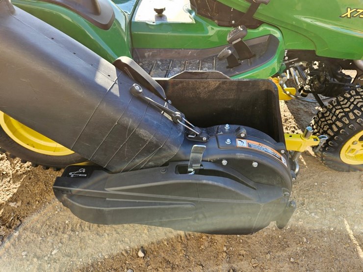 2019-john-deere-x738-image-15