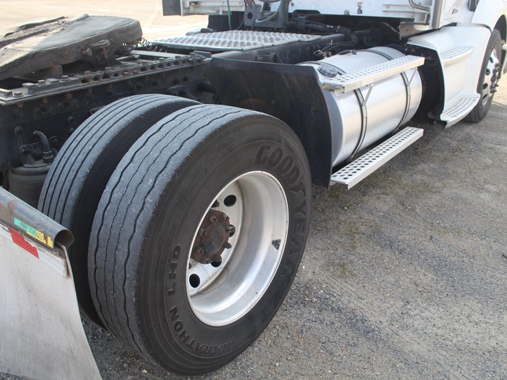 2020-kenworth-t680-image-8