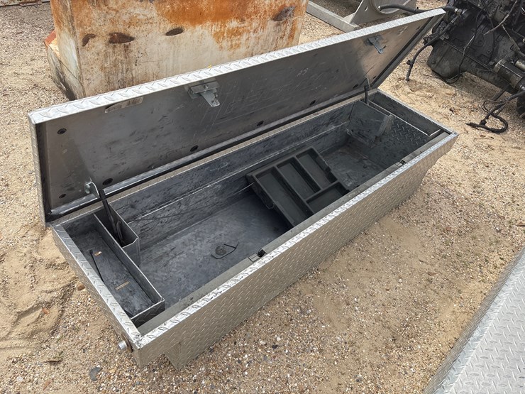 #1624-•-aluminum-tool-box-for-pickup-image-2