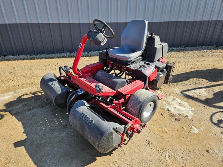 #194-•-toro-greens-mower-image-1