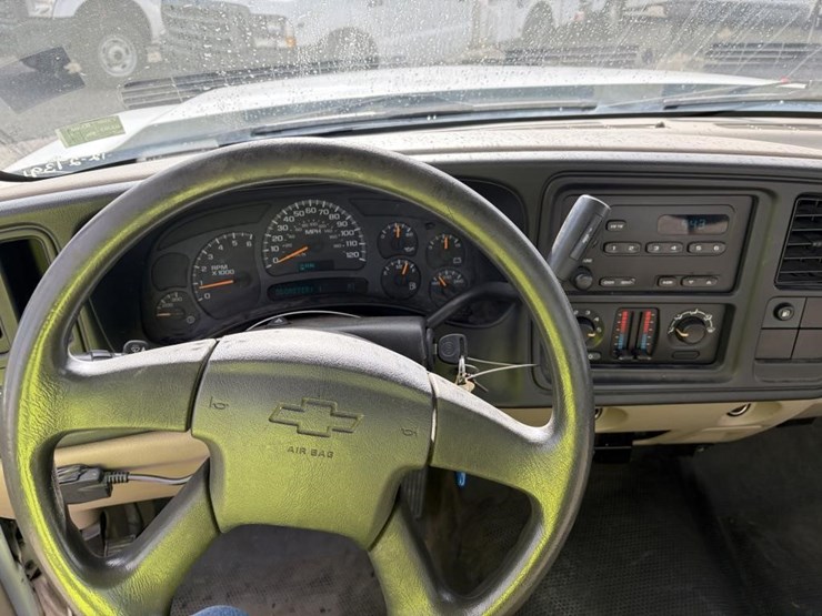 2005-chevrolet-silverado-2500-image-11