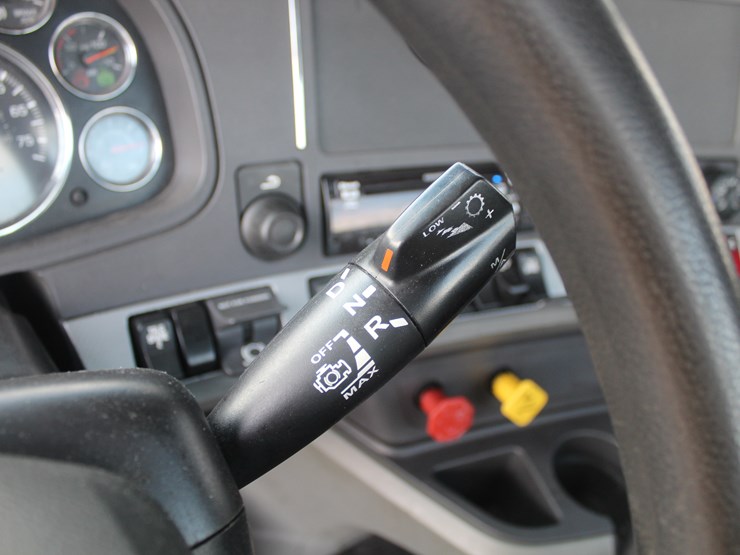 2020-kenworth-t680-image-10