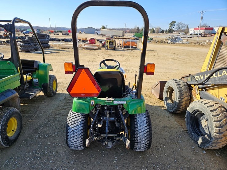 john-deere-2305-image-3