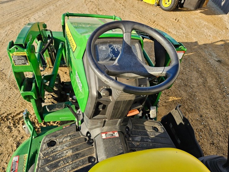 2018-john-deere-1025r-image-25
