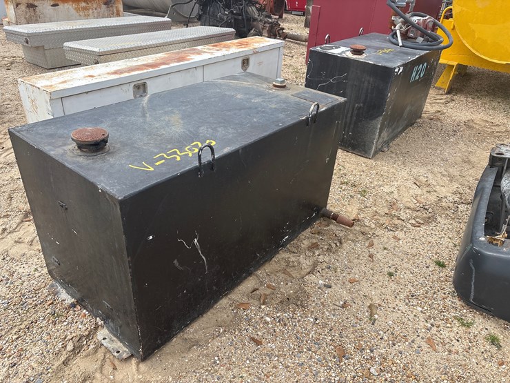 #1627-•-(2)-fuel-tanks---(1)-with-electric-pump-image-2