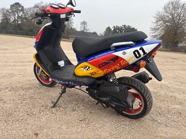 #1802-•-tgb-scooter,-red-and-white-|-for-parts/repairs-|-no-title-image-4