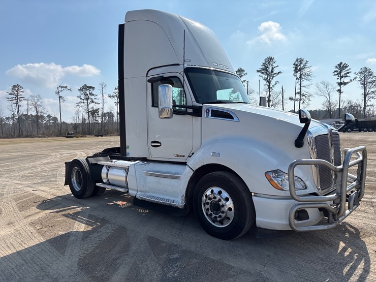 2020-kenworth-t680-image-2