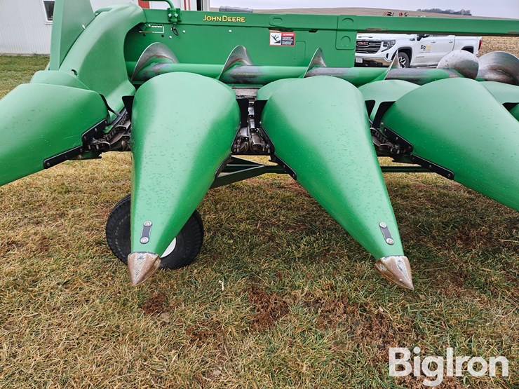 2017-john-deere-608c-image-16