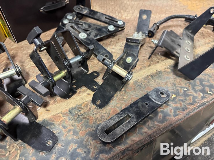 tractor-monitor-brackets-&-2630-harness-image-7