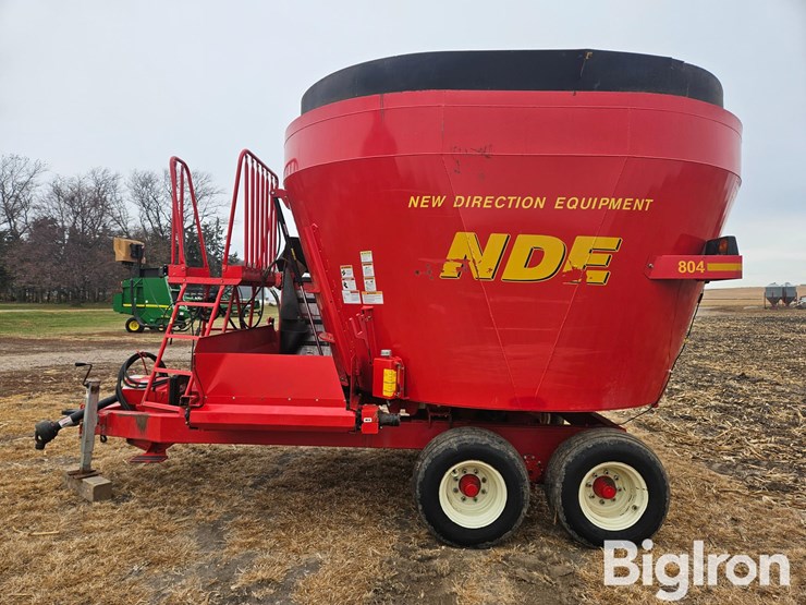 new-direction-804-series-4-vertical-feed-mixer-wagon-w/scale-image-8