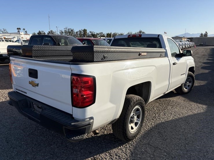 2018-chevrolet-1500-image-3