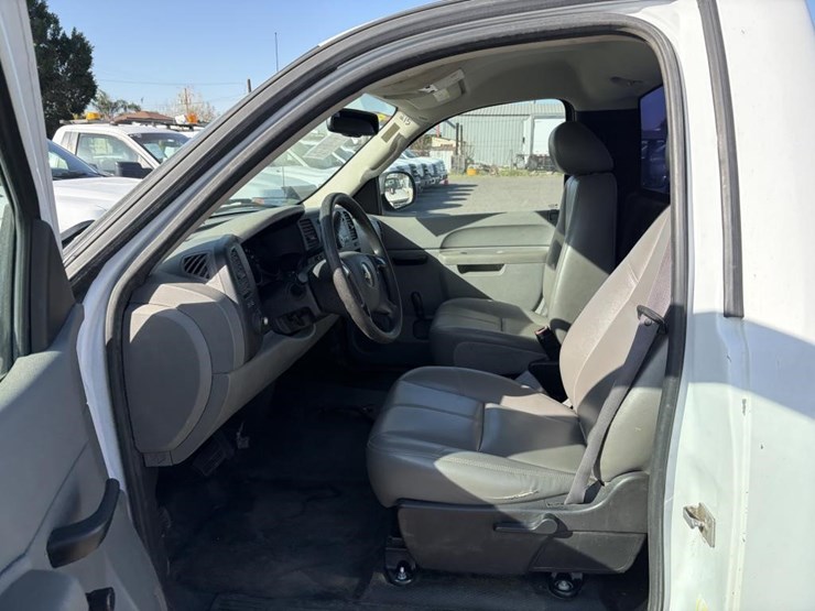 2011-chevrolet-1500-image-9