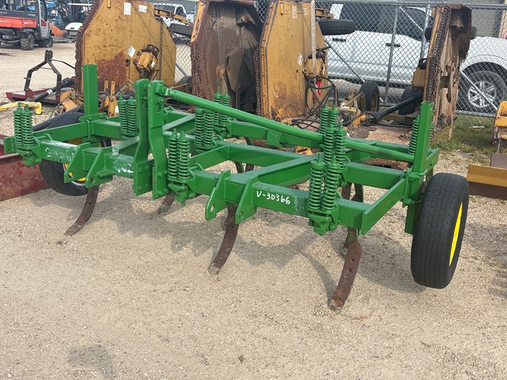 #961-•-john-deere-8ft-chisel-plow-image-2