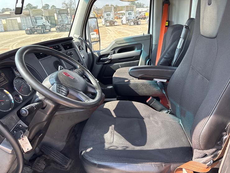 2020-kenworth-t680-image-8