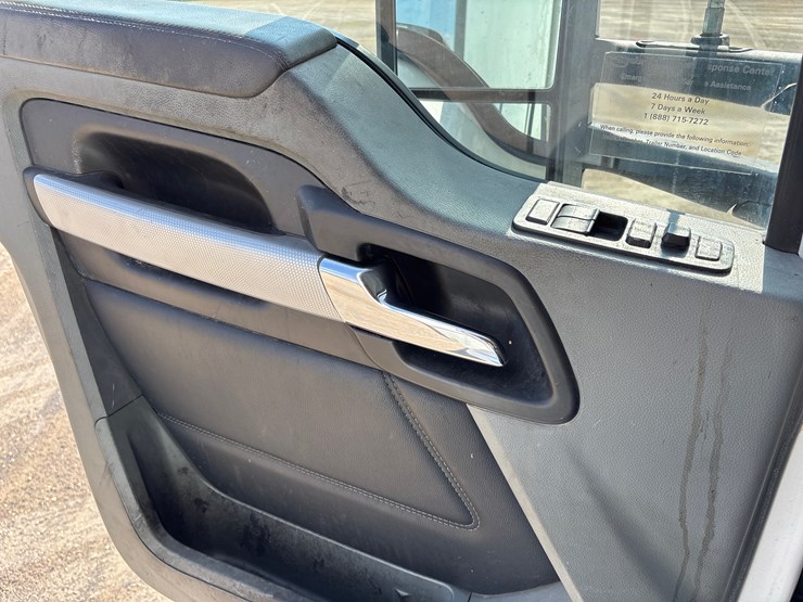 2020-kenworth-t680-image-13